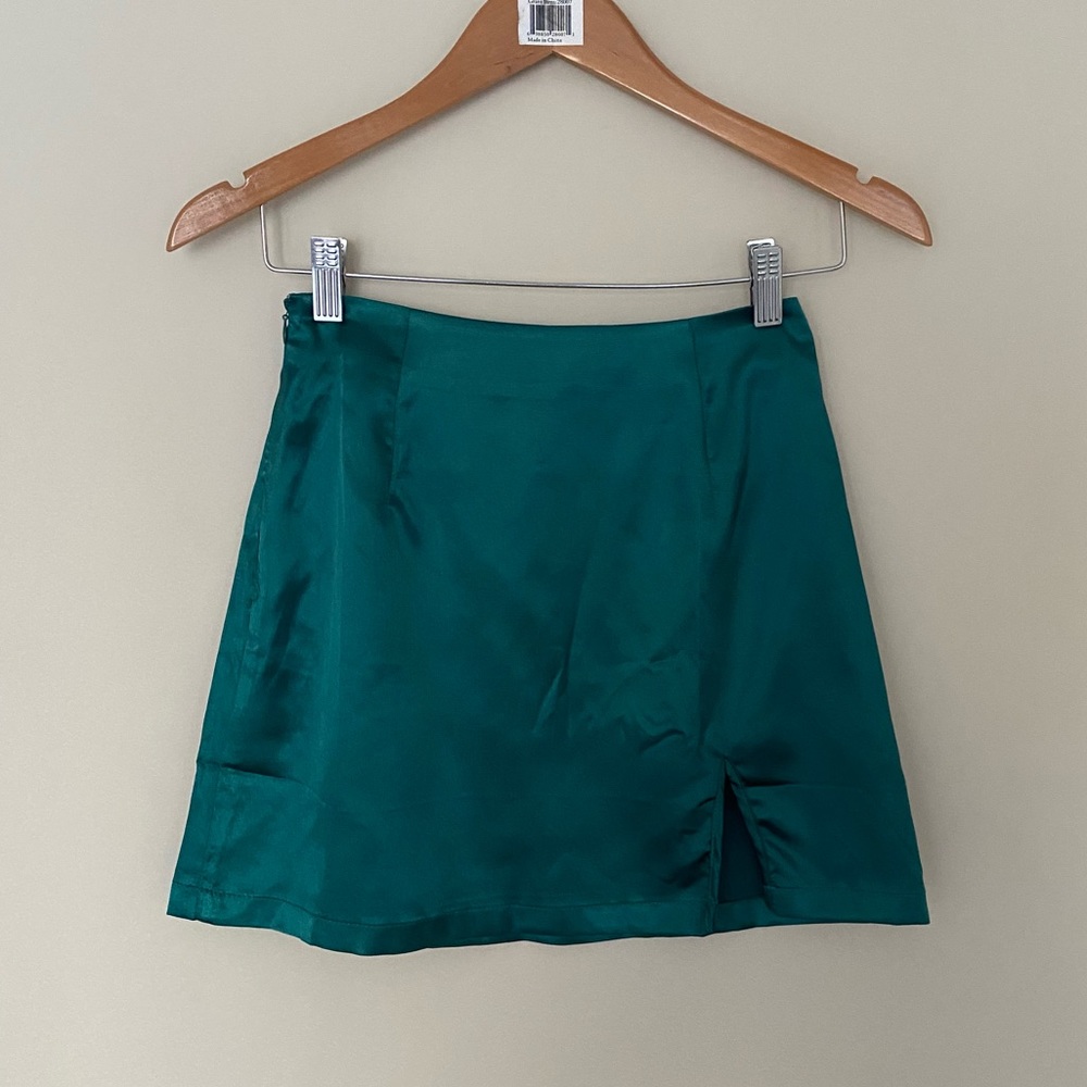 SHEIN Green Satin Slit Mini Skirt - Picture 2 of 8